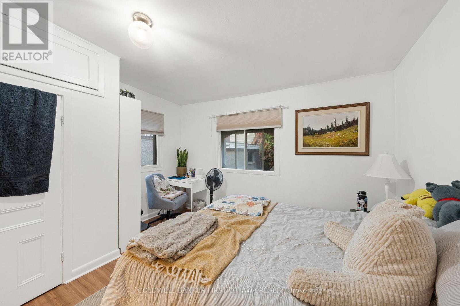 2 windows and closet for storage! - 277 Arlington Avenue, Ottawa, ON - Indoor Photo Showing Bedroom