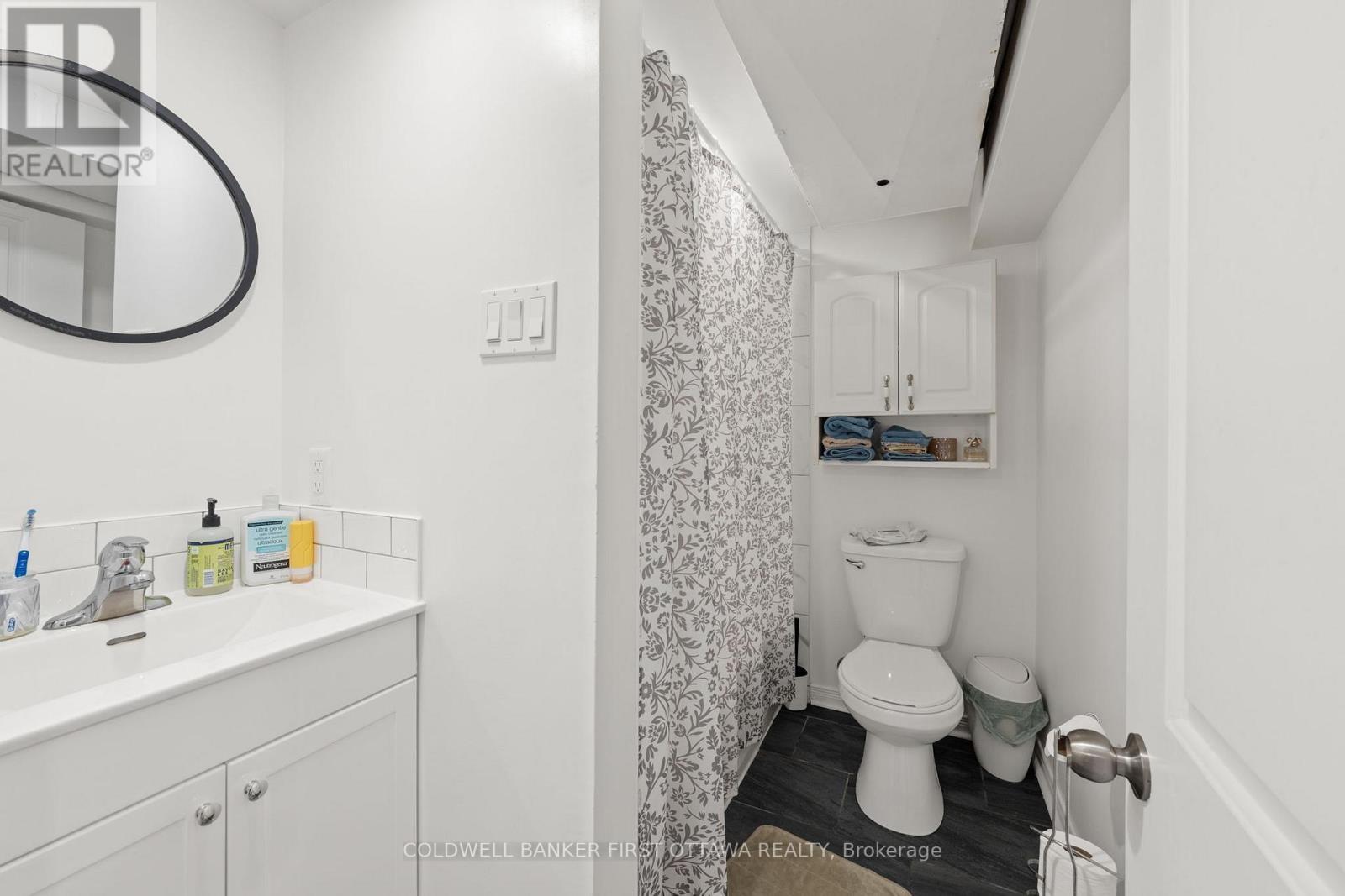 Lower level full 4pc bath w shower/tub combo. - 277 Arlington Avenue, Ottawa, ON - Indoor Photo Showing Bathroom