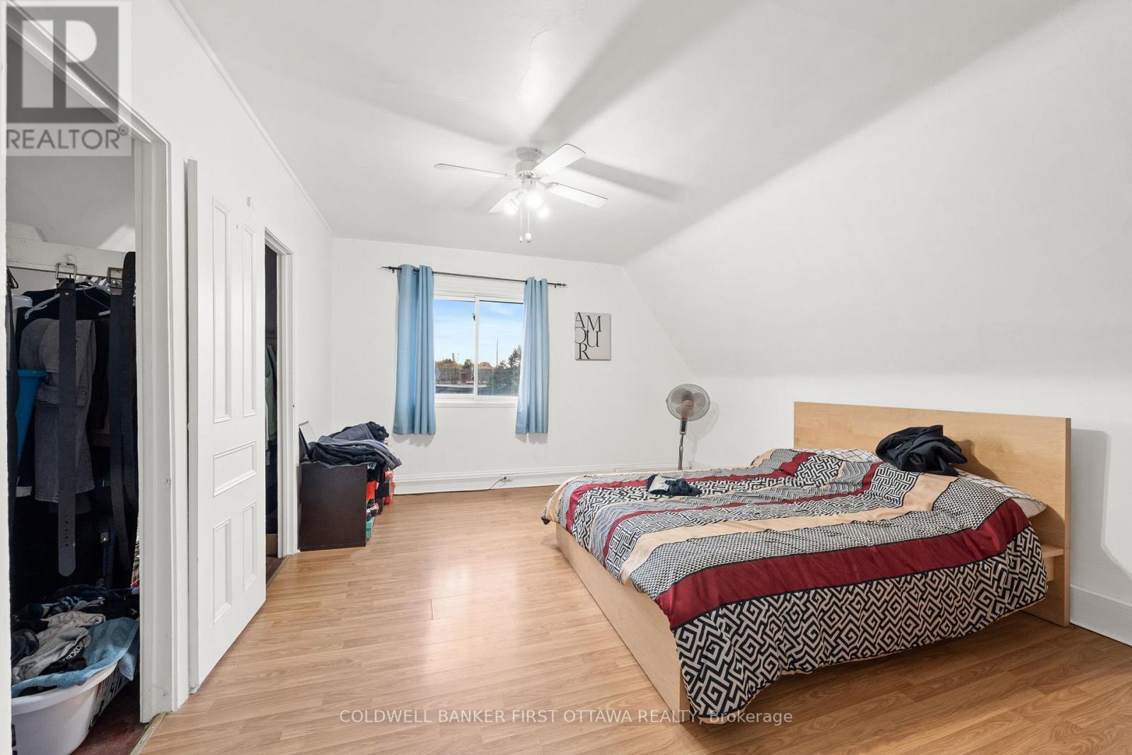 Massive bedroom w 2 dbl door closets and window. - 277 Arlington Avenue, Ottawa, ON - Indoor Photo Showing Bedroom