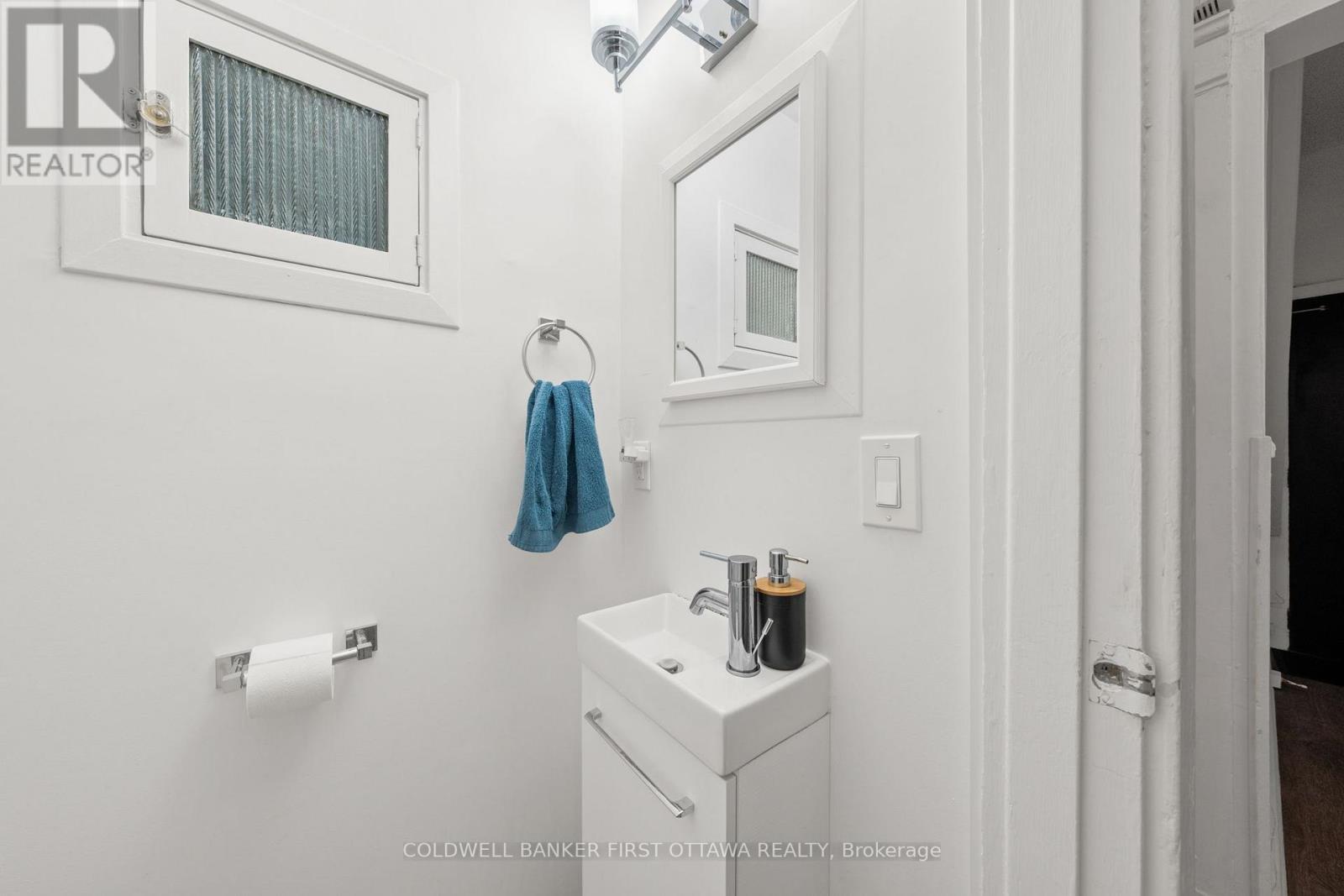 2 pc bathroom w new additional full shower beside. - 277 Arlington Avenue, Ottawa, ON -