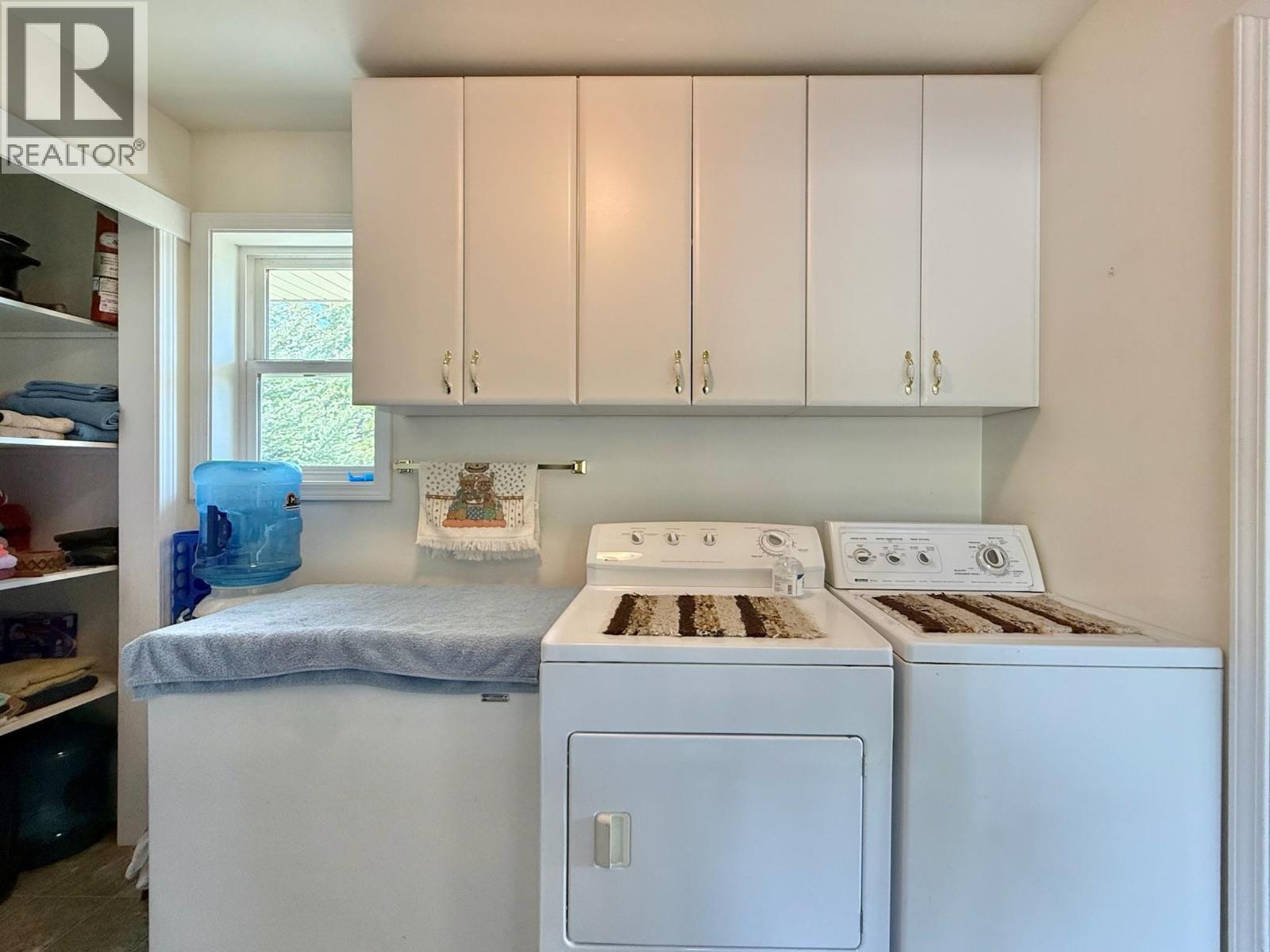 4497 Pyper Lake Road, Williams Lake, BC - Indoor Photo Showing Laundry Room