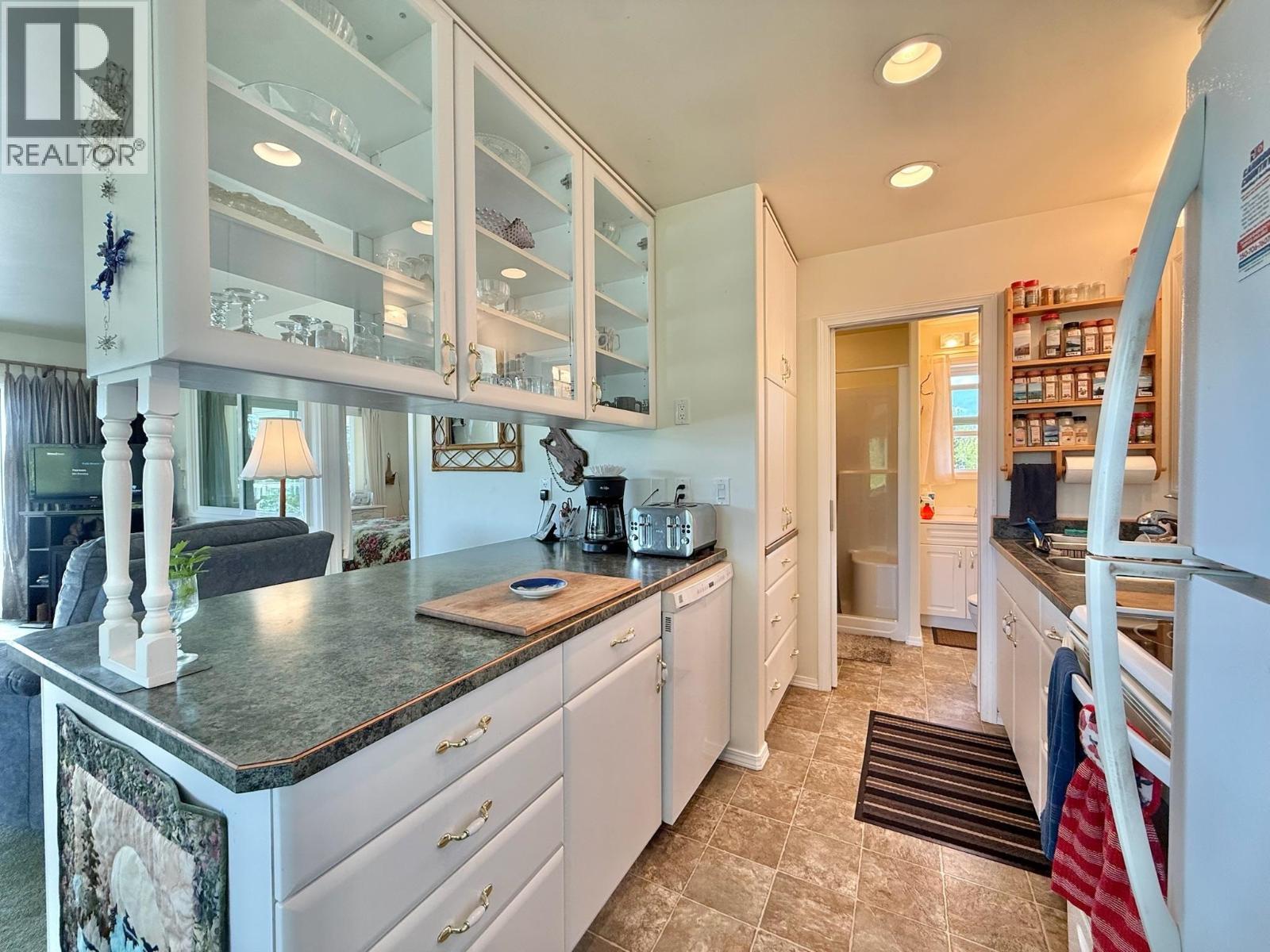 4497 Pyper Lake Road, Williams Lake, BC - Indoor Photo Showing Kitchen