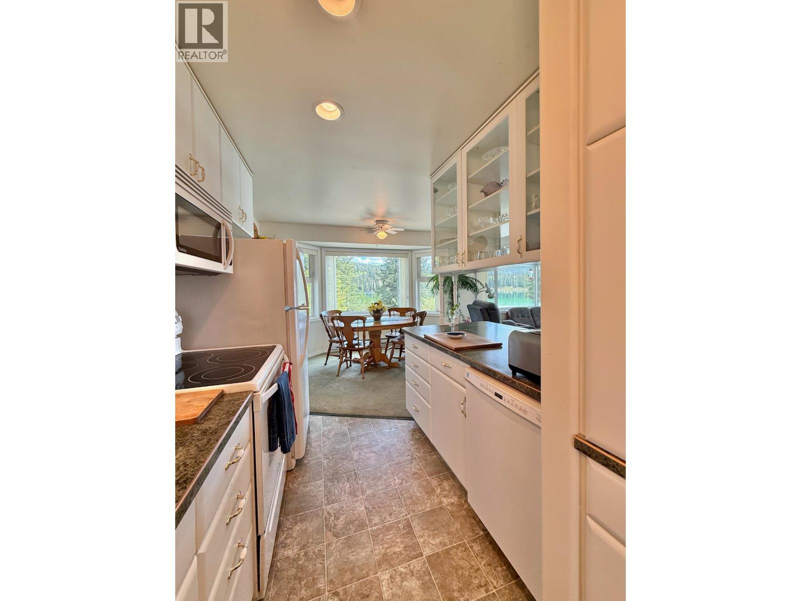 4497 Pyper Lake Road, Williams Lake, BC - Indoor Photo Showing Kitchen