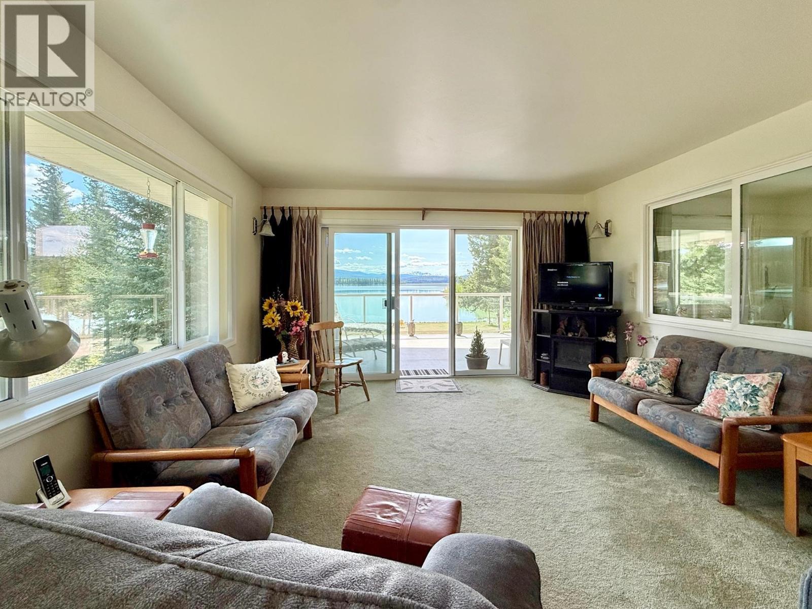 4497 Pyper Lake Road, Williams Lake, BC - Indoor Photo Showing Living Room