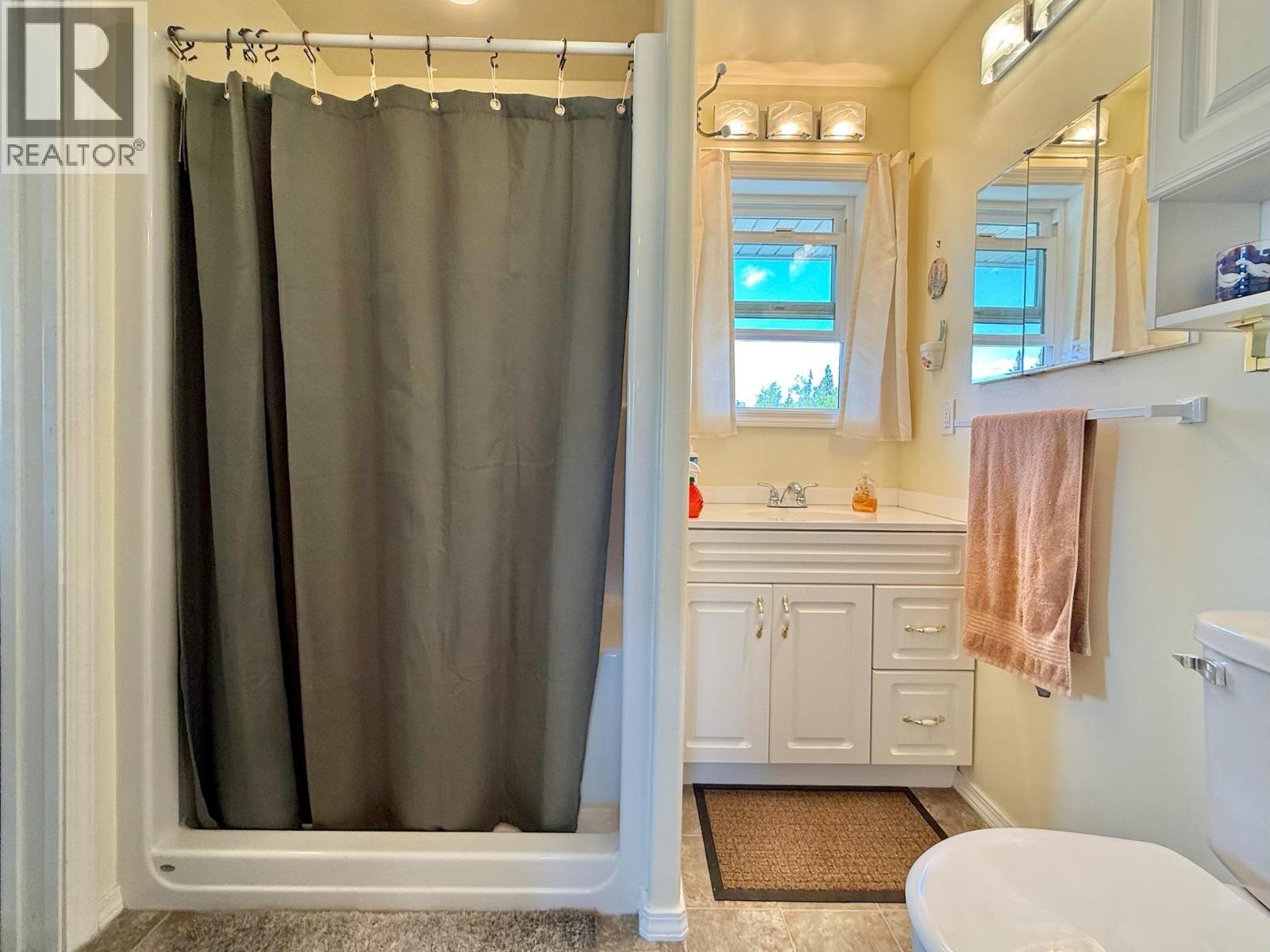 4497 Pyper Lake Road, Williams Lake, BC - Indoor Photo Showing Bathroom