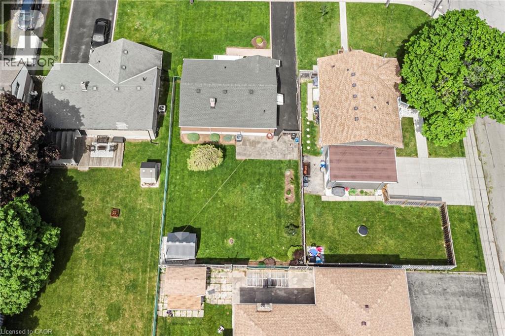 Expansive property featuring three distinct residences on individual parcels - 435 East 36Th Street, Hamilton, ON - Outdoor