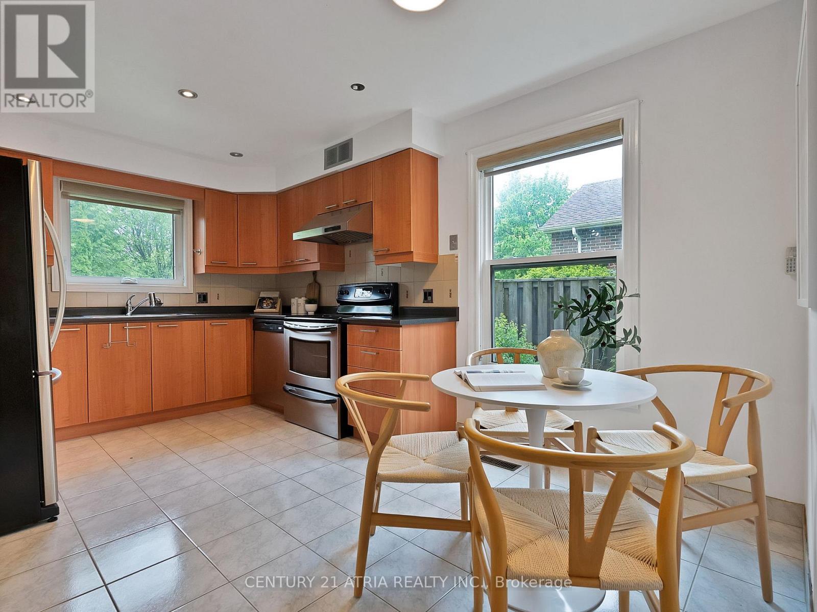 21 Longbow Square, Toronto, ON - Indoor