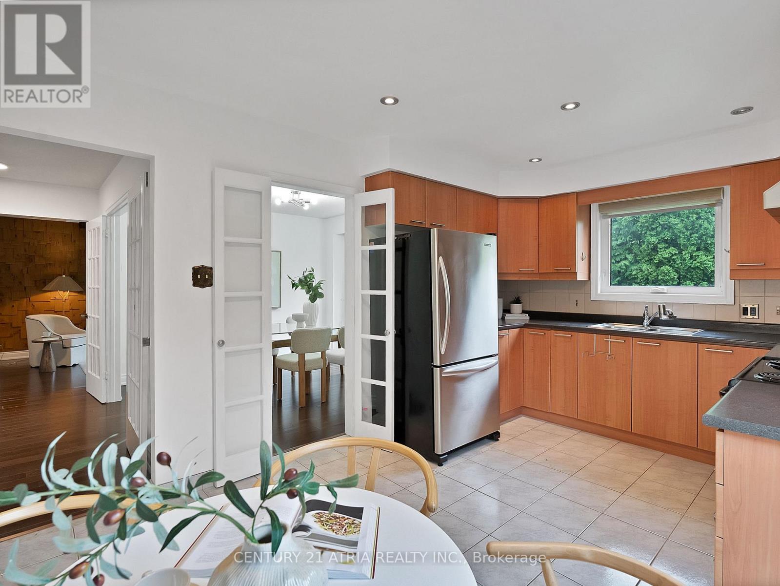 21 Longbow Square, Toronto, ON - Indoor Photo Showing Kitchen With Double Sink