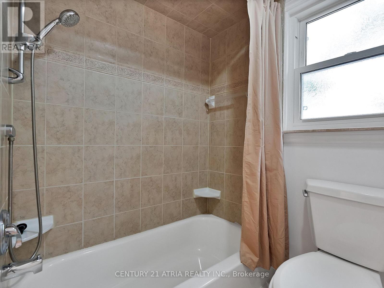 21 Longbow Square, Toronto, ON - Indoor Photo Showing Bathroom