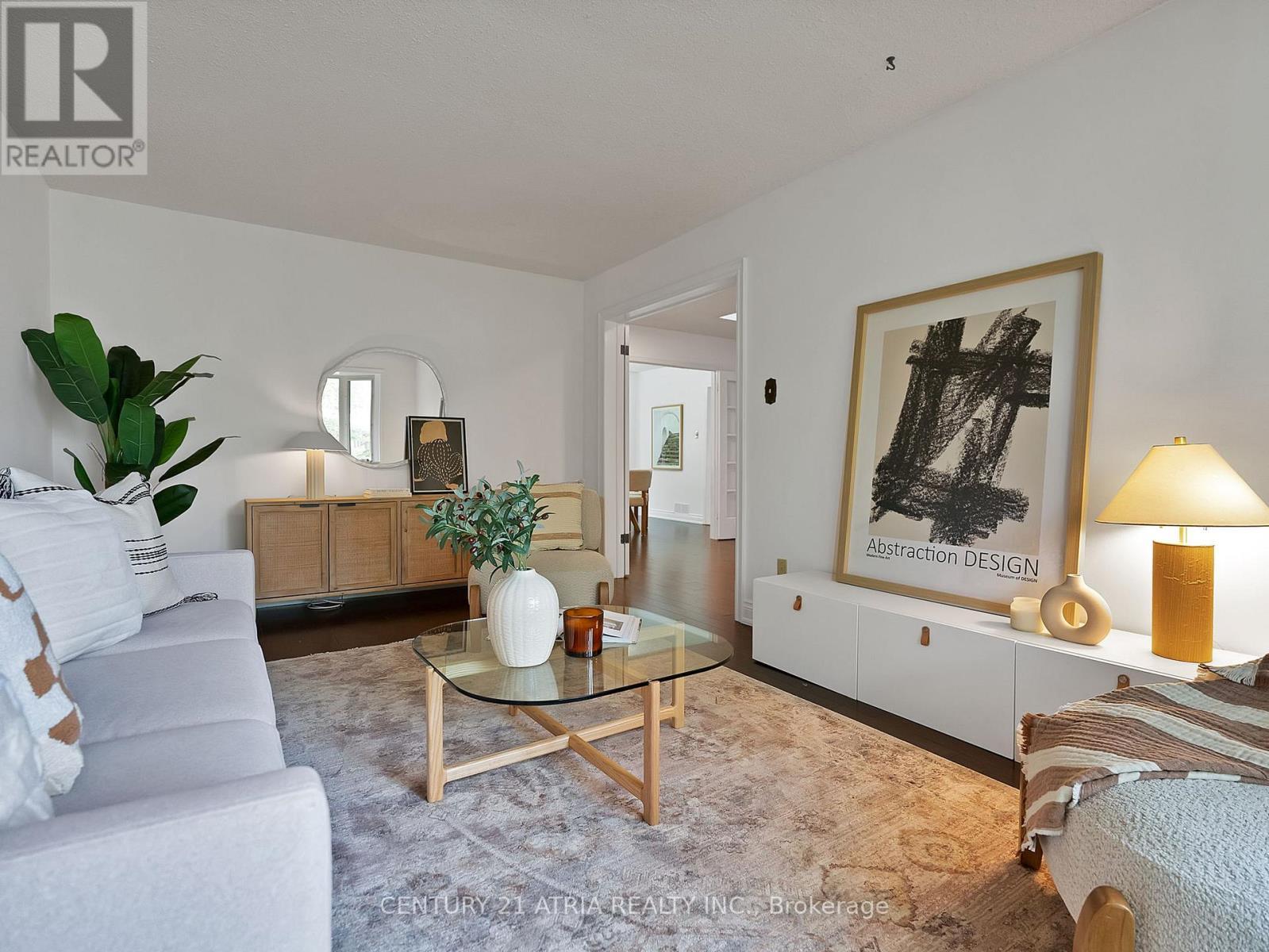 21 Longbow Square, Toronto, ON - Indoor Photo Showing Living Room