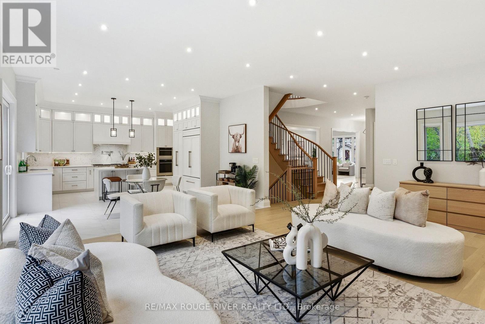 1411 Old Forest Road, Pickering, ON - Indoor Photo Showing Living Room