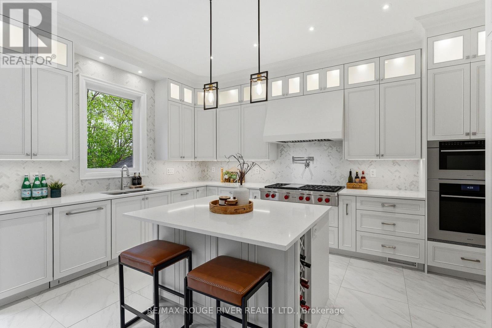1411 Old Forest Road, Pickering, ON - Indoor Photo Showing Kitchen With Upgraded Kitchen