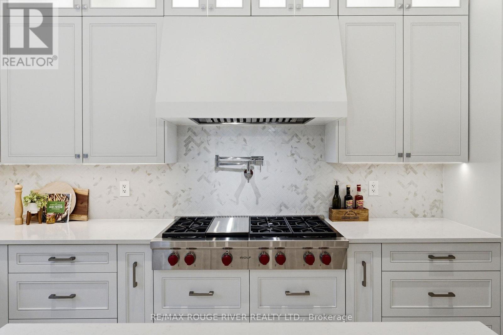 1411 Old Forest Road, Pickering, ON - Indoor Photo Showing Kitchen