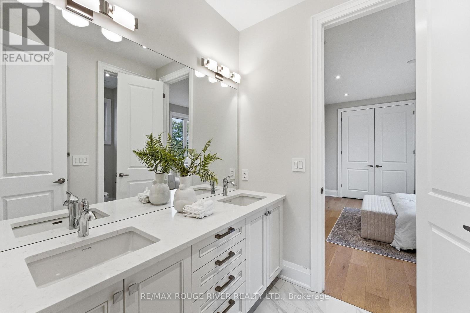 1411 Old Forest Road, Pickering, ON - Indoor Photo Showing Bathroom