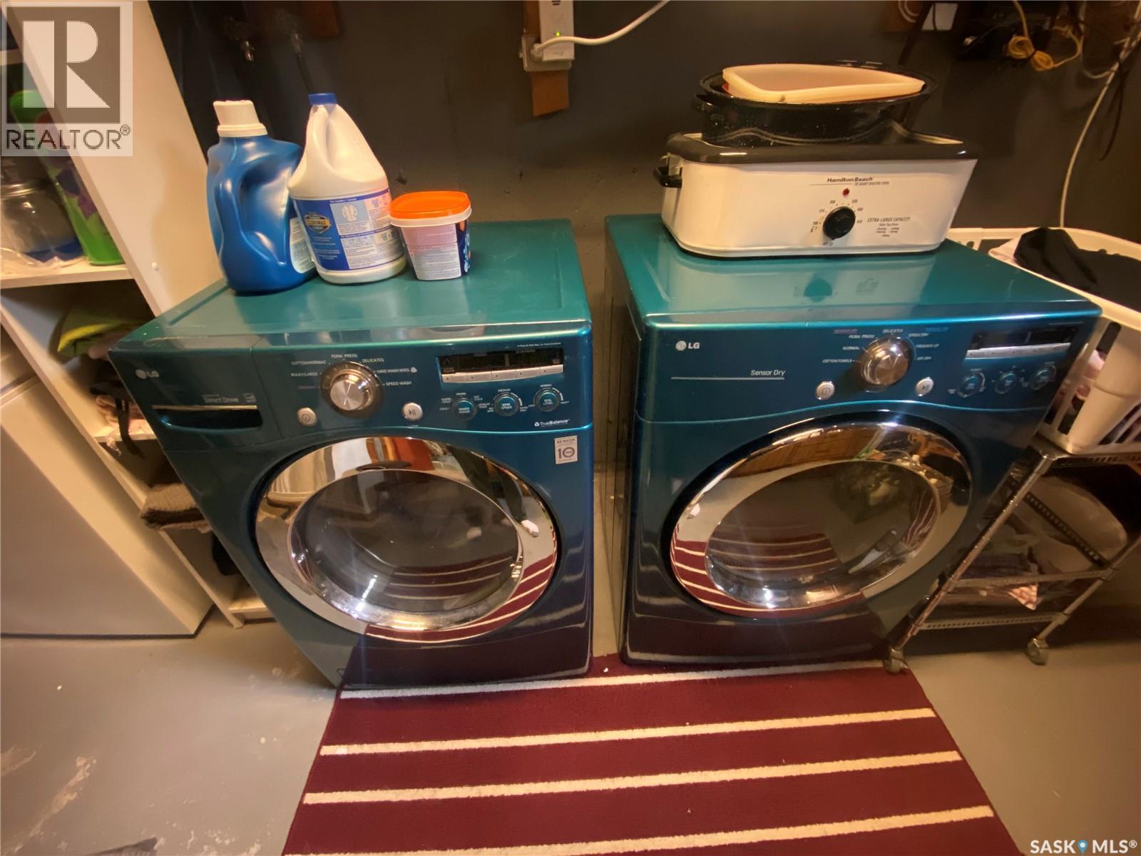 2 544 Circlebrooke Drive, Yorkton, SK - Indoor Photo Showing Laundry Room