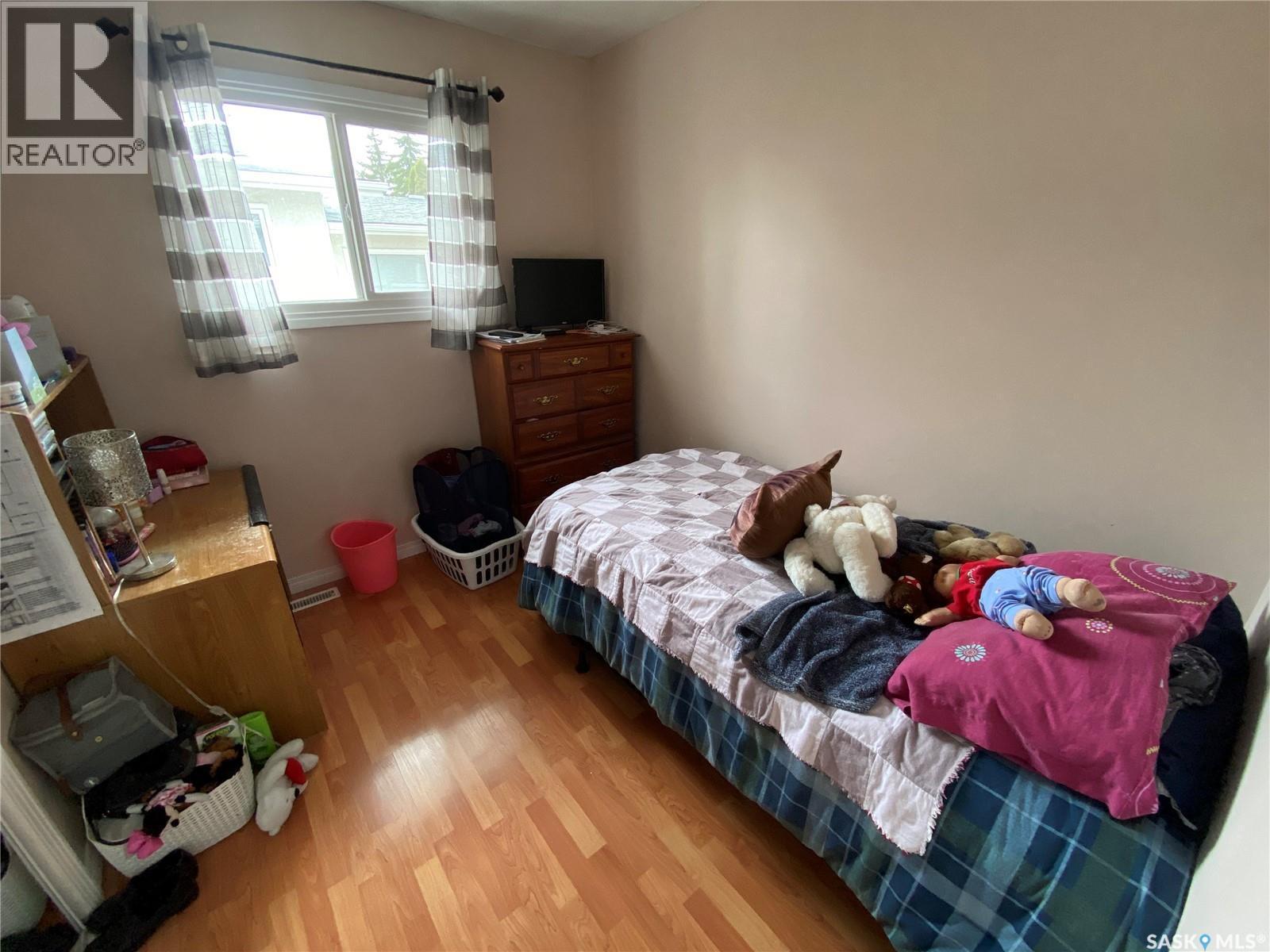 2 544 Circlebrooke Drive, Yorkton, SK - Indoor Photo Showing Bedroom
