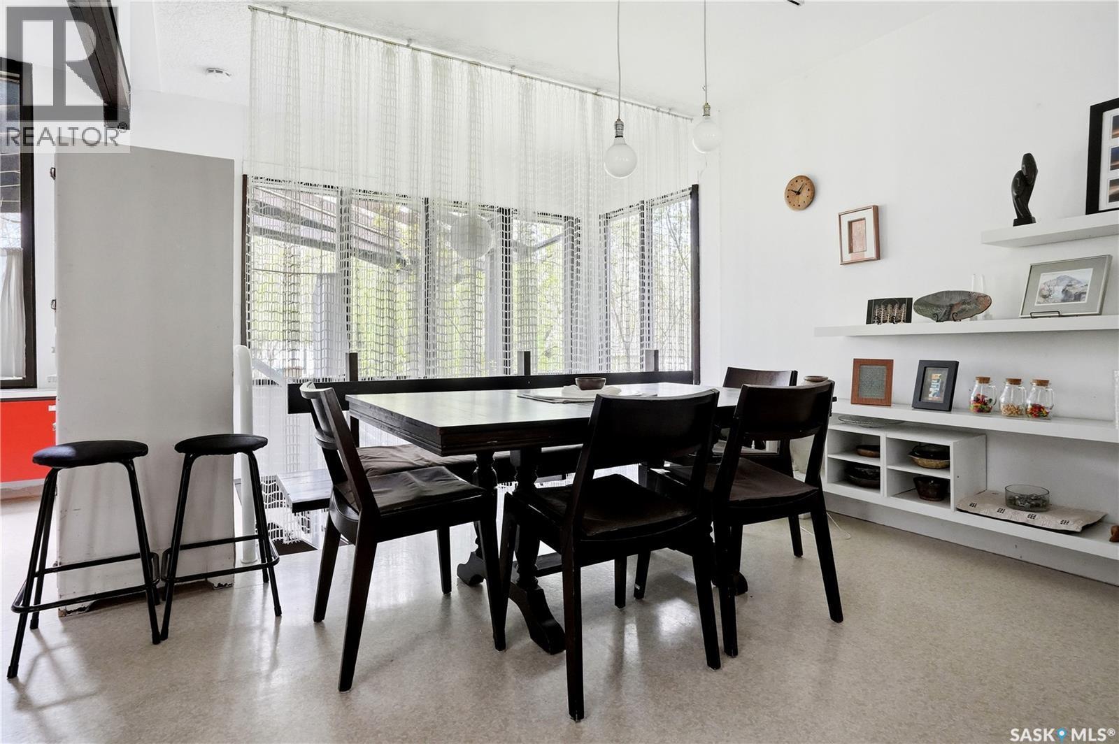 160 Leopold Crescent, Regina, SK - Indoor Photo Showing Dining Room