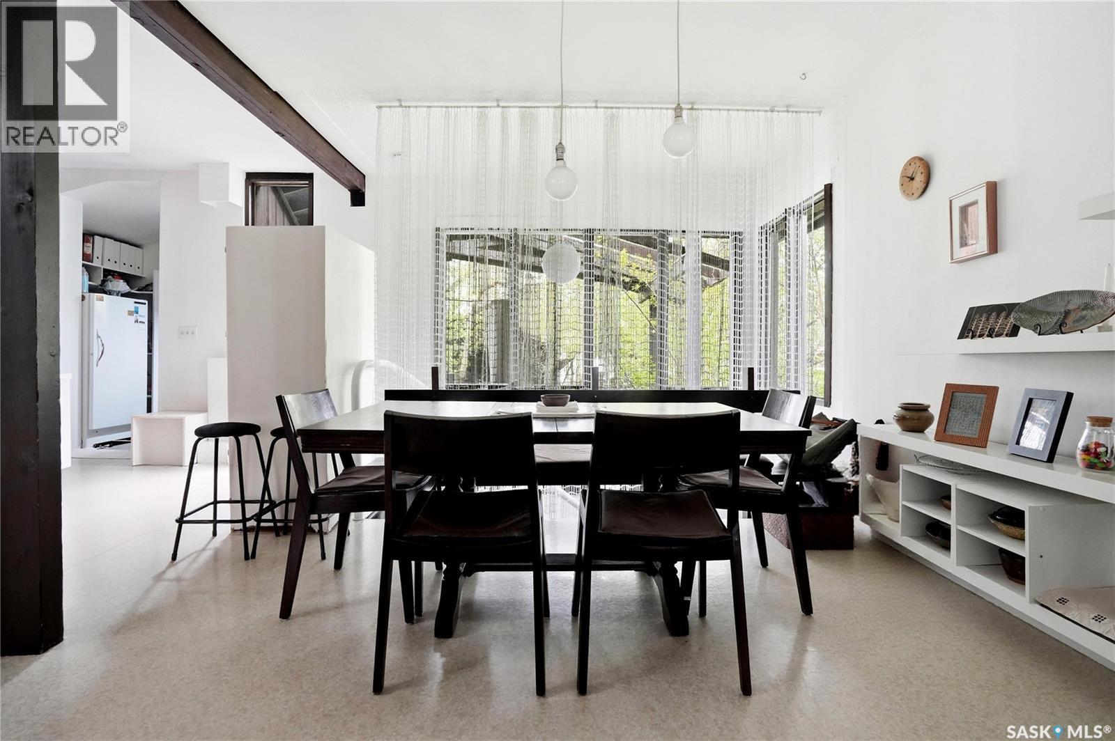 160 Leopold Crescent, Regina, SK - Indoor Photo Showing Dining Room