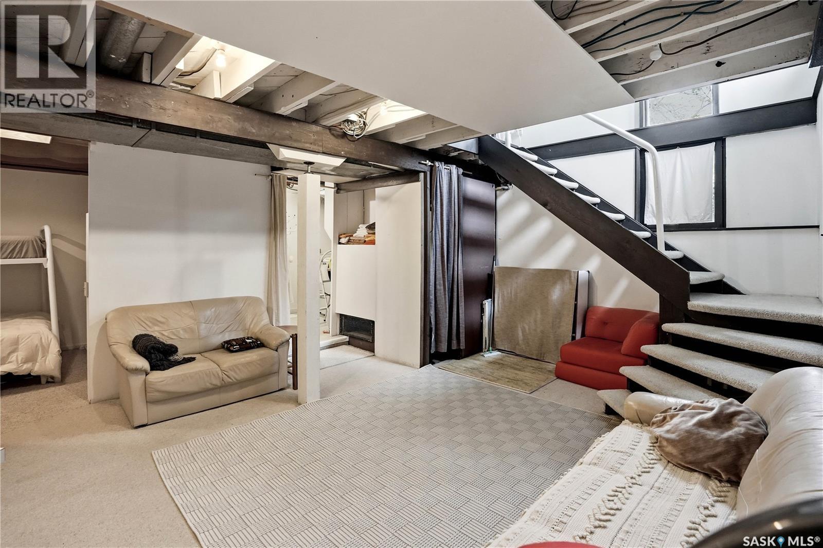 160 Leopold Crescent, Regina, SK - Indoor