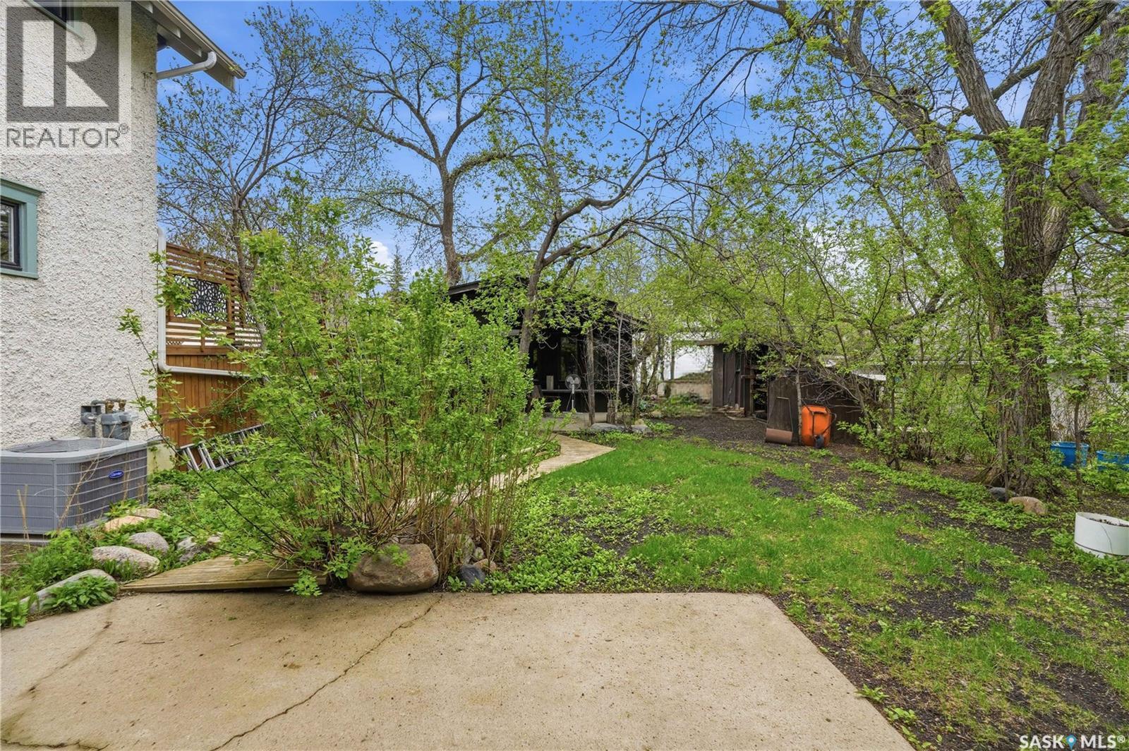 160 Leopold Crescent, Regina, SK - Outdoor
