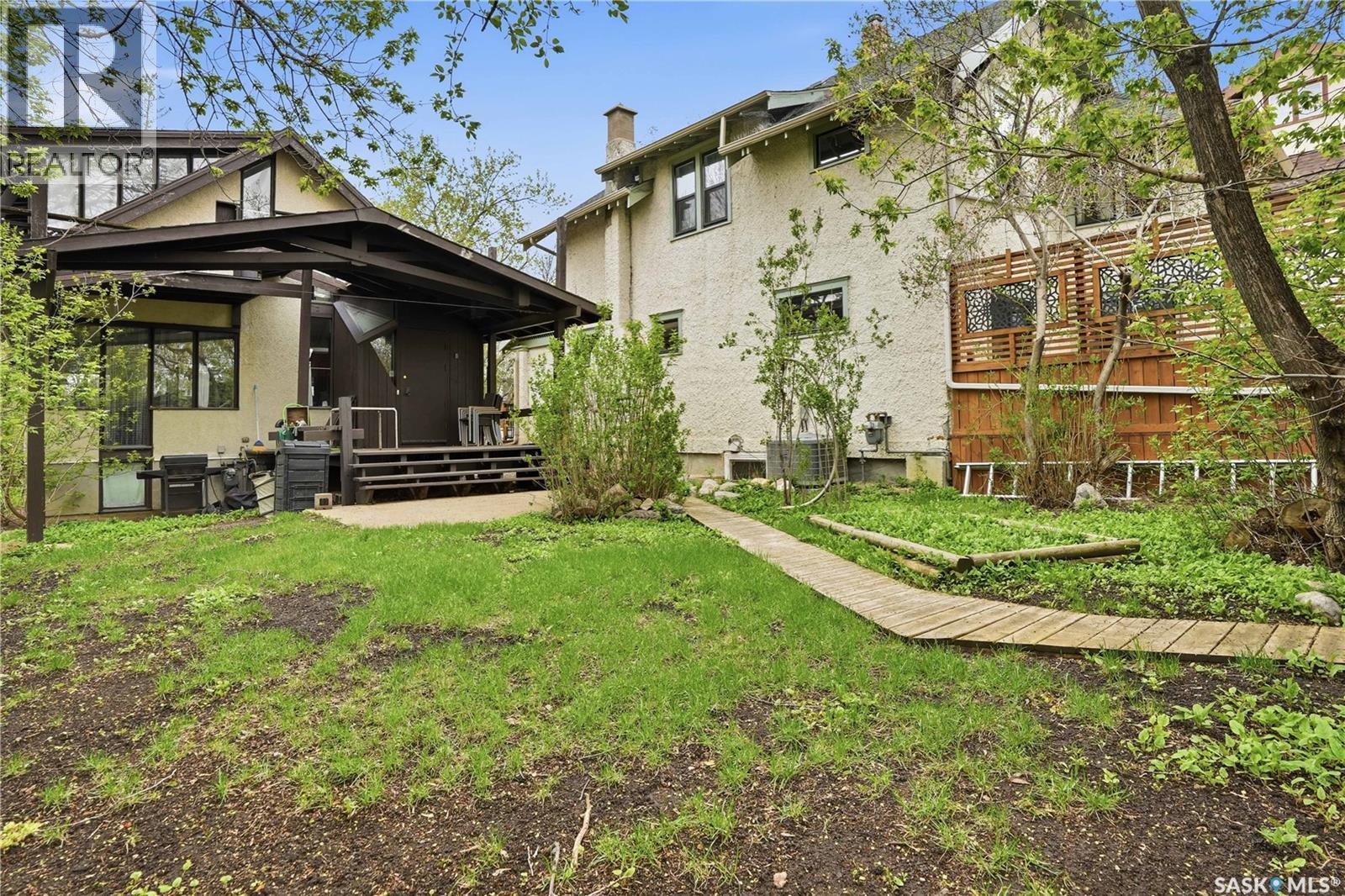160 Leopold Crescent, Regina, SK - Outdoor With Deck Patio Veranda