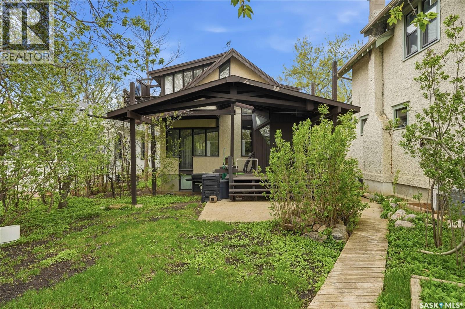 160 Leopold Crescent, Regina, SK - Outdoor