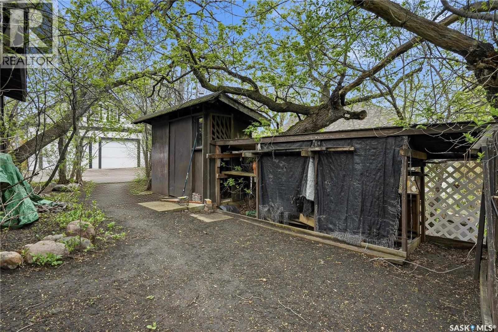160 Leopold Crescent, Regina, SK - Outdoor
