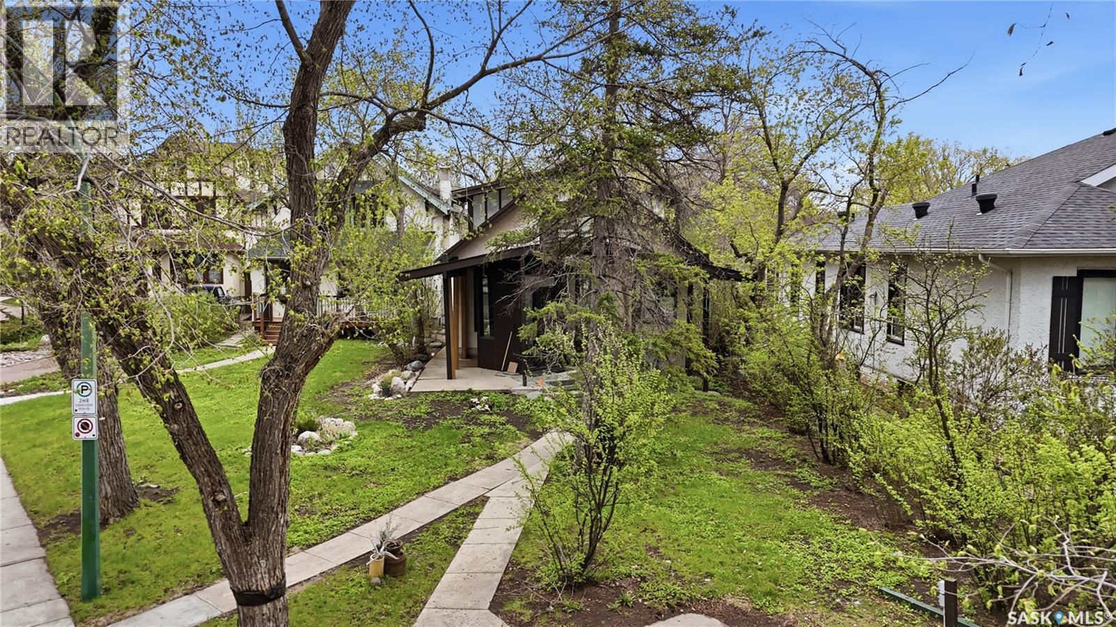 160 Leopold Crescent, Regina, SK - Outdoor