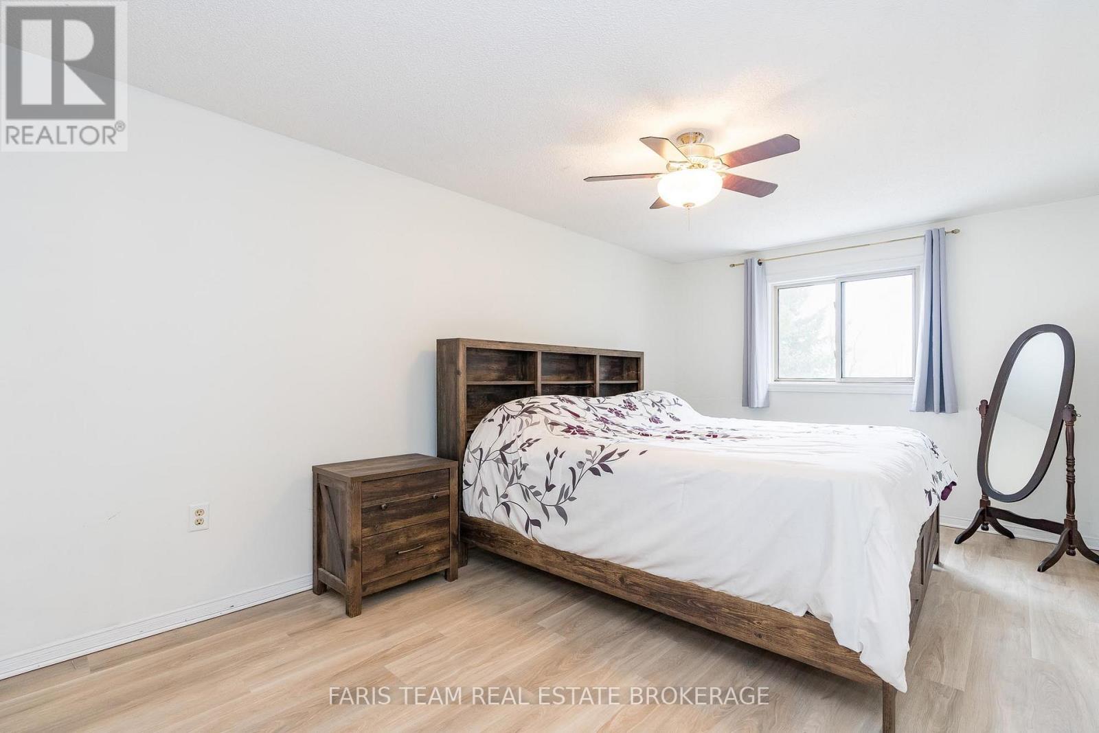 6 Pheasant Trail, Barrie, ON - Indoor Photo Showing Bedroom
