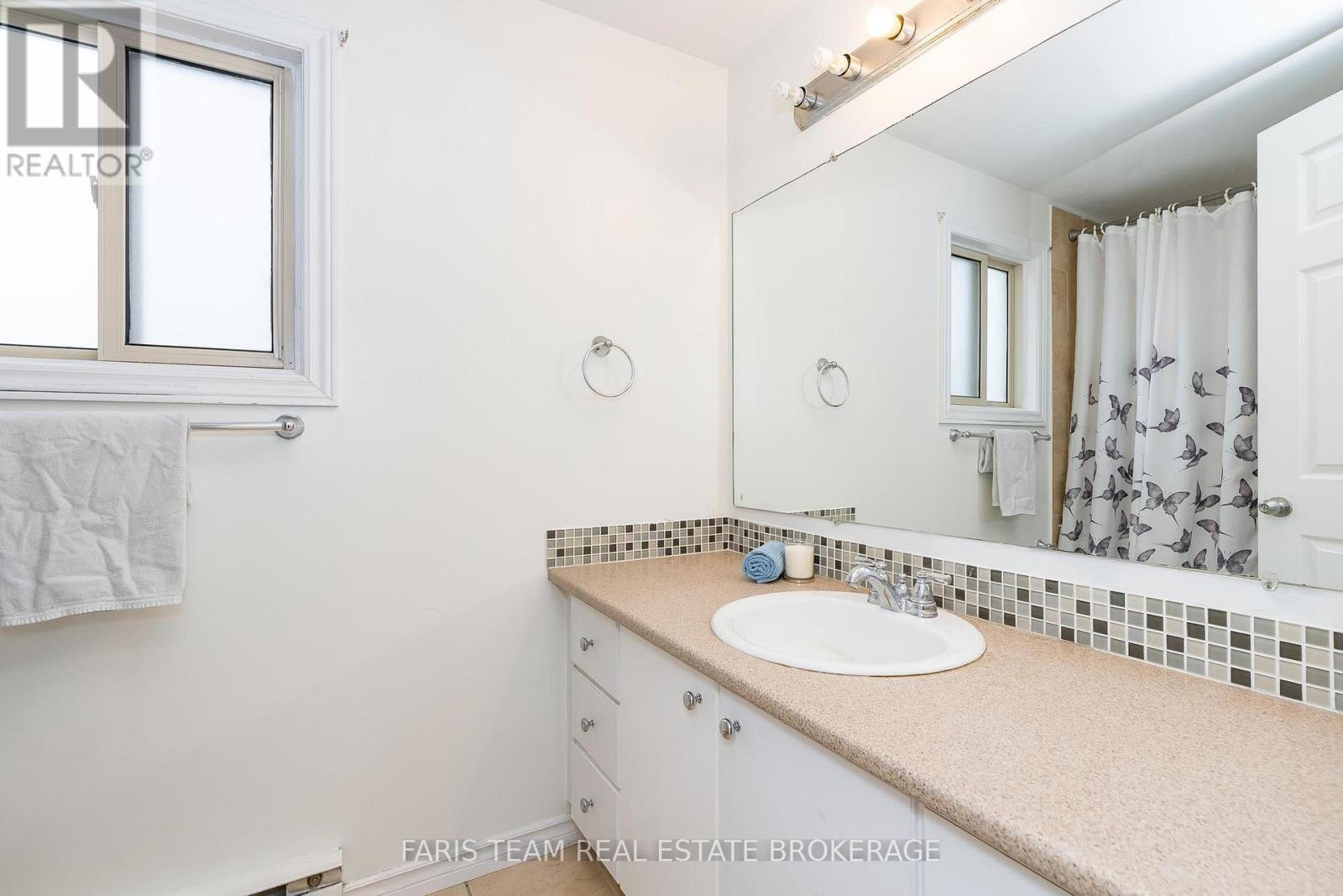 6 Pheasant Trail, Barrie, ON - Indoor Photo Showing Bathroom