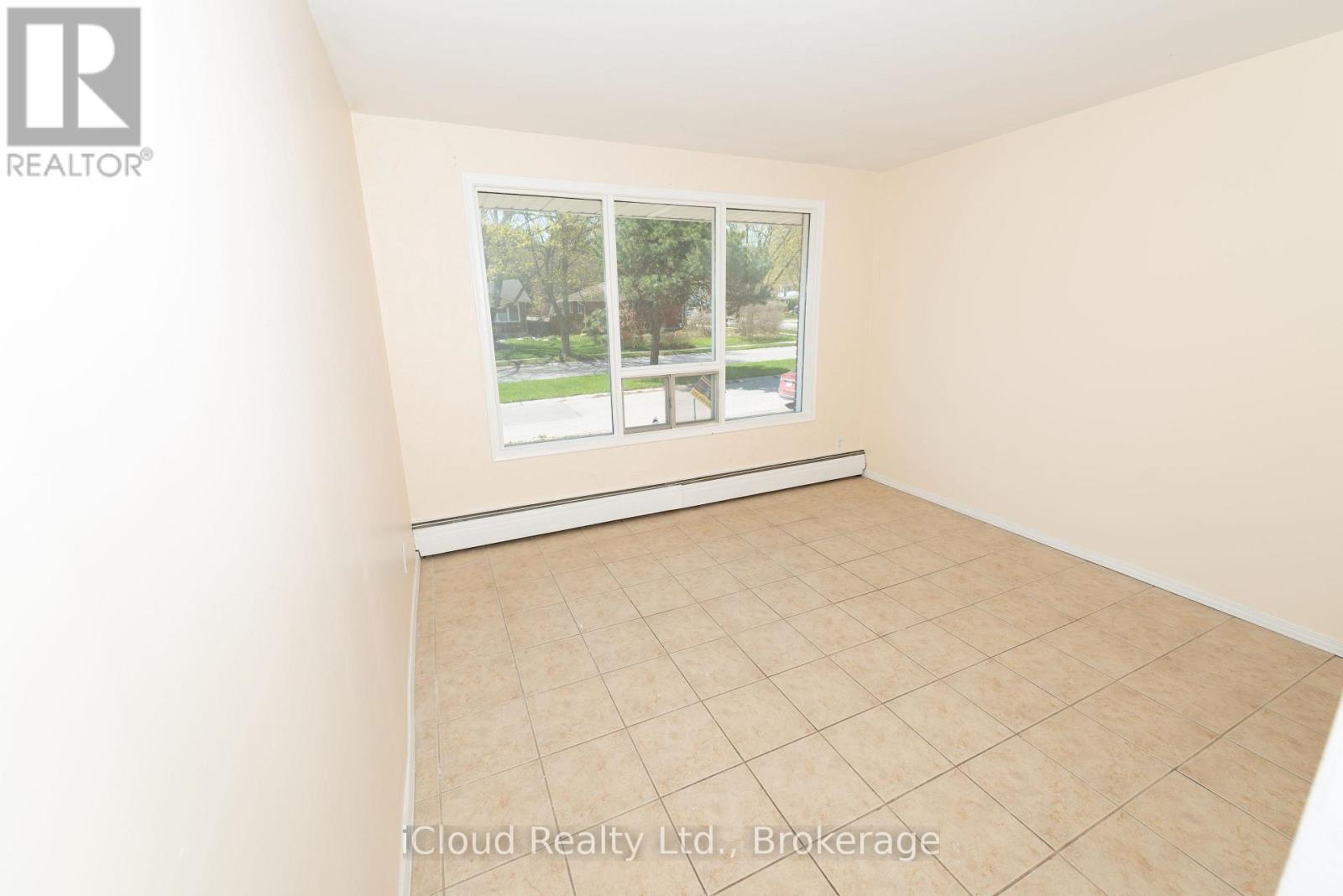 Living Room - 536 Glen Forrest Boulevard, Waterloo, ON - Indoor Photo Showing Other Room