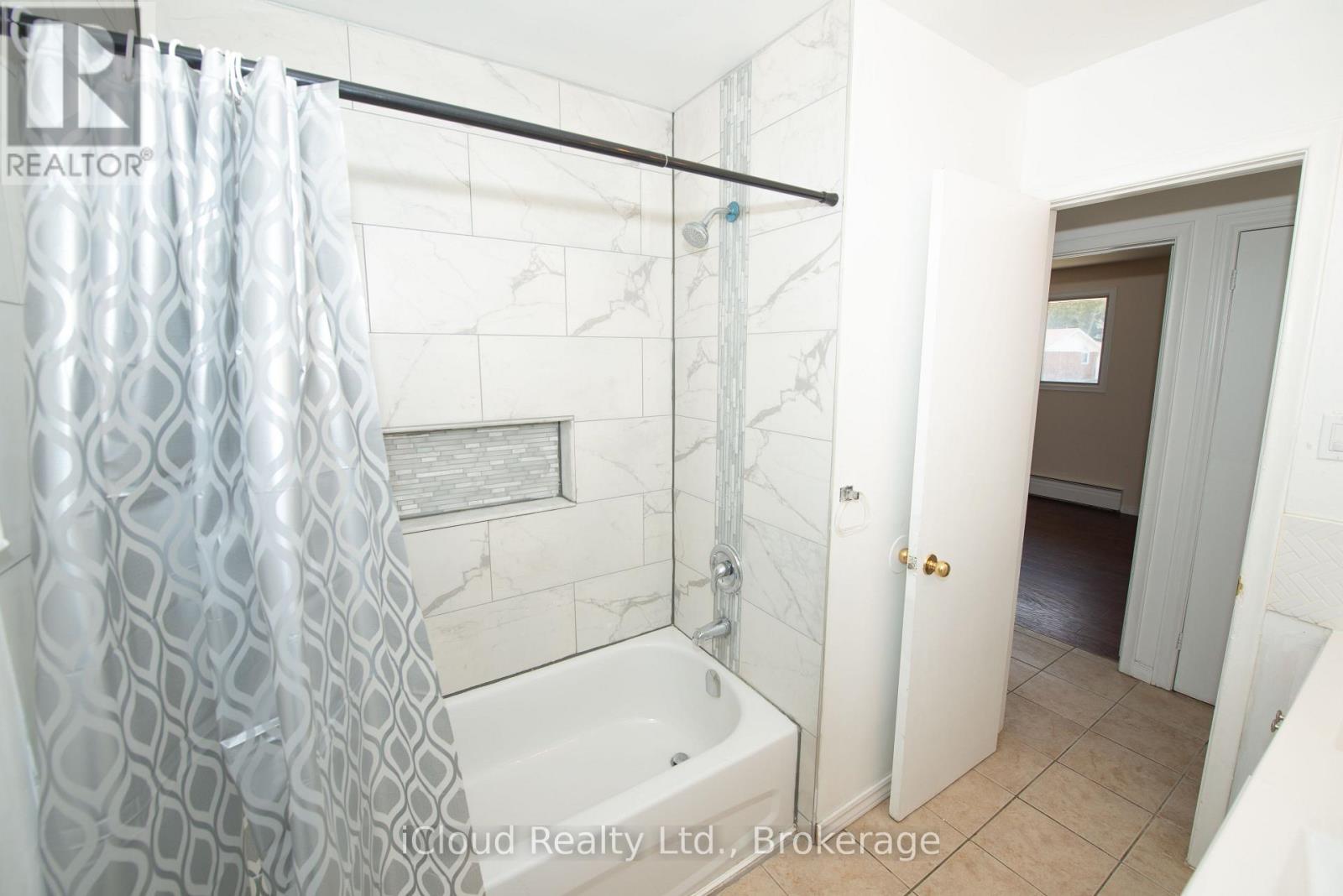 536 Glen Forrest Boulevard, Waterloo, ON - Indoor Photo Showing Bathroom