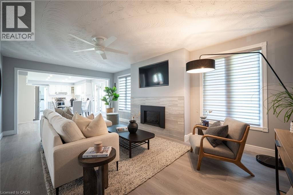 1613 Haldibrook Road, Haldimand County, ON - Indoor Photo Showing Living Room With Fireplace