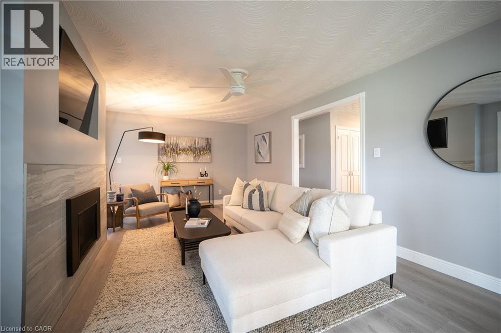1613 Haldibrook Road, Haldimand County, ON - Indoor Photo Showing Living Room With Fireplace