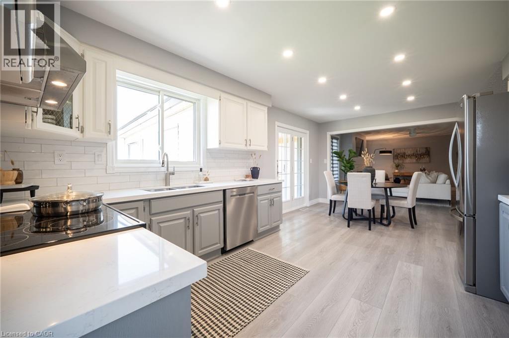 1613 Haldibrook Road, Haldimand County, ON - Indoor Photo Showing Kitchen With Upgraded Kitchen