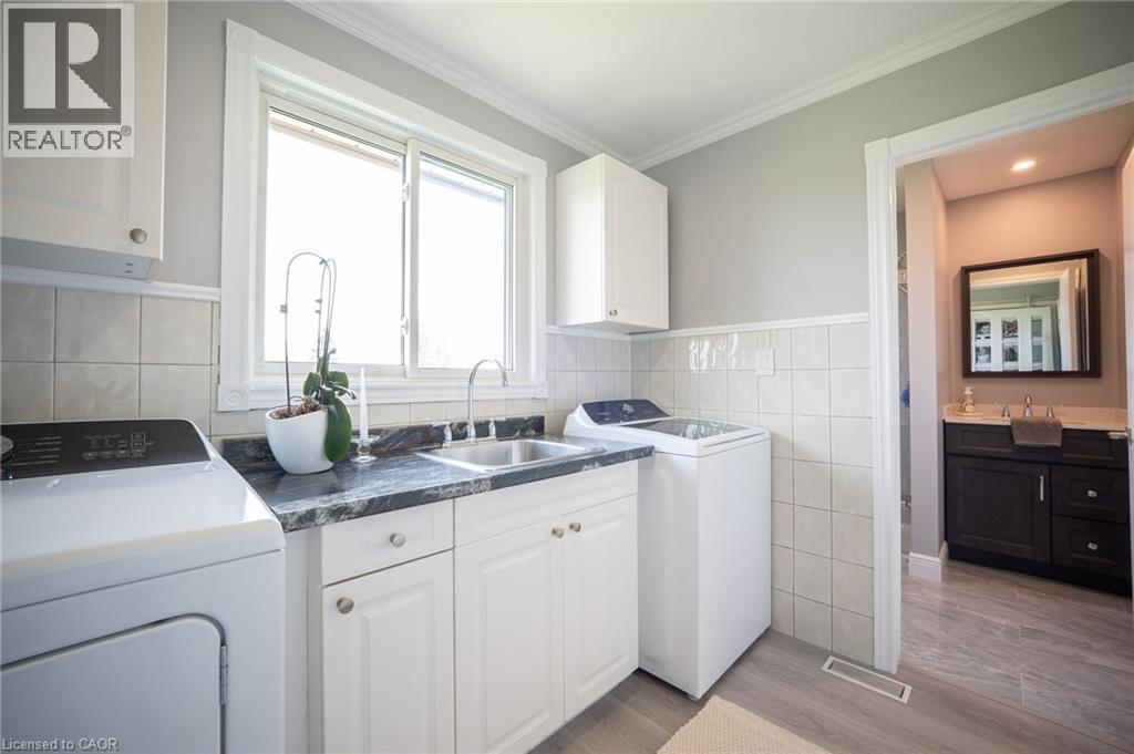 1613 Haldibrook Road, Haldimand County, ON - Indoor Photo Showing Laundry Room