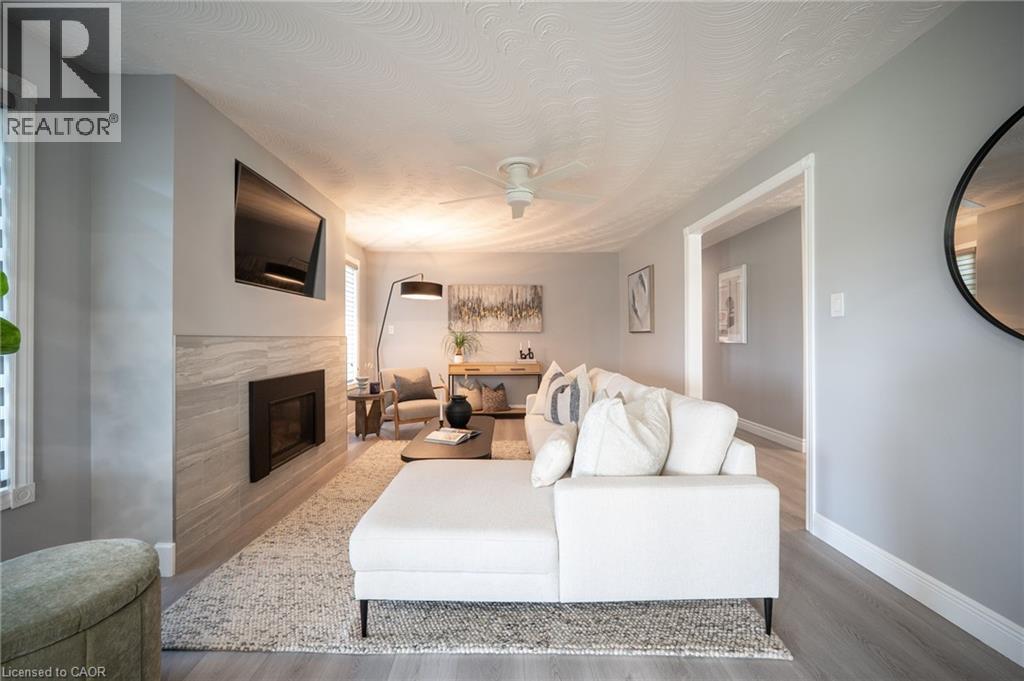 1613 Haldibrook Road, Haldimand County, ON - Indoor Photo Showing Living Room With Fireplace