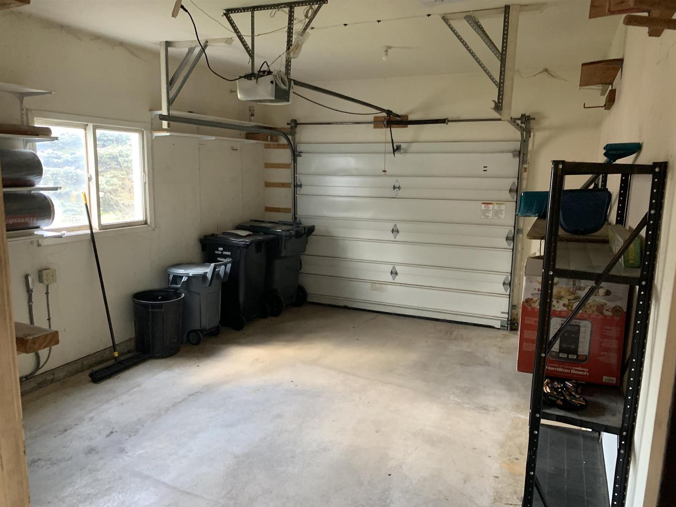 3165-20Th Side Road, Thunder Bay, ON - Indoor Photo Showing Garage