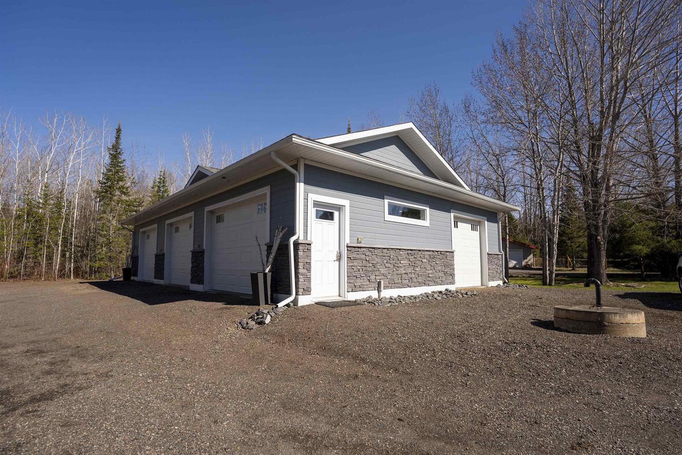 26 Margaret St S, Neebing, ON