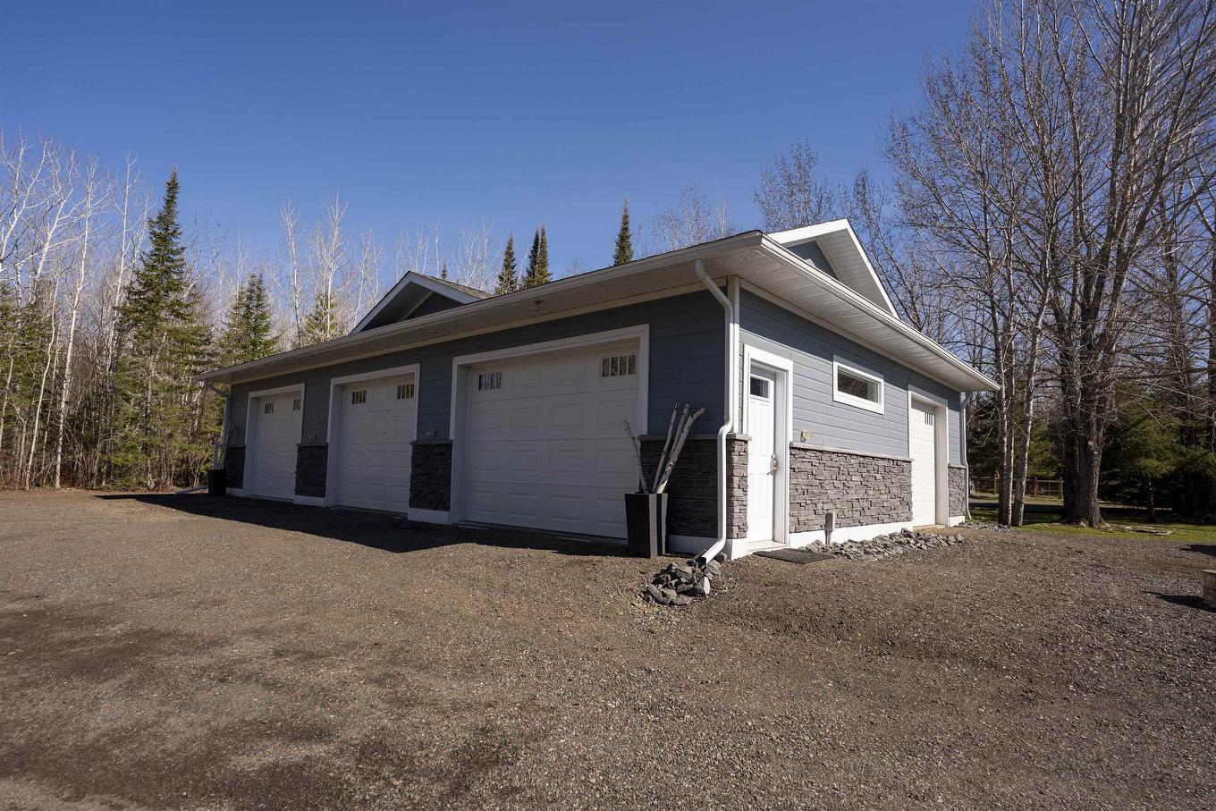 26 Margaret St S, Neebing, ON