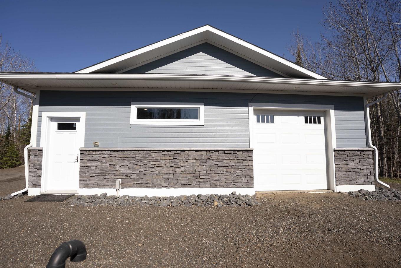 26 Margaret St S, Neebing, ON