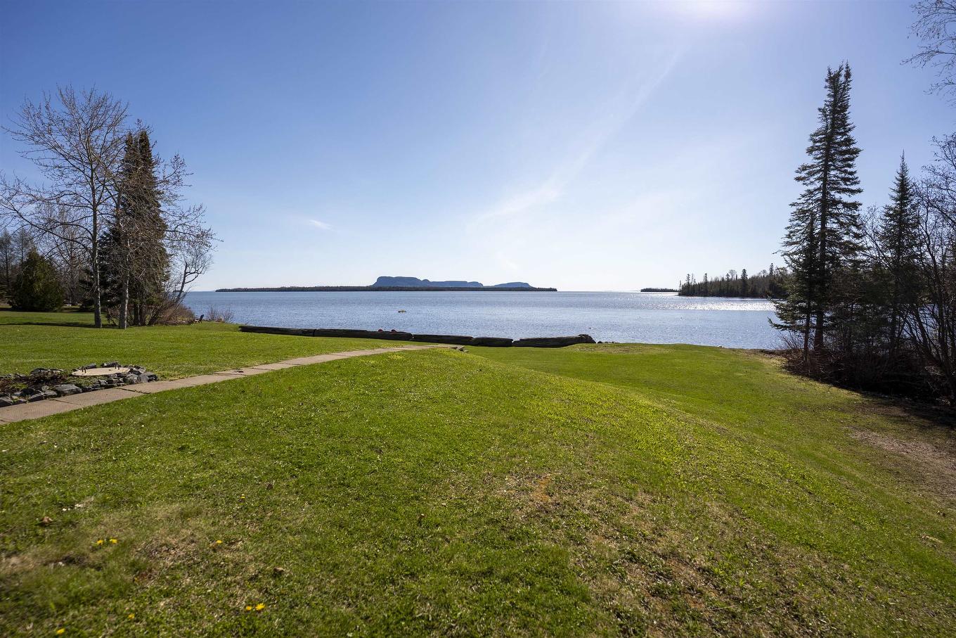 26 Margaret St S, Neebing, ON