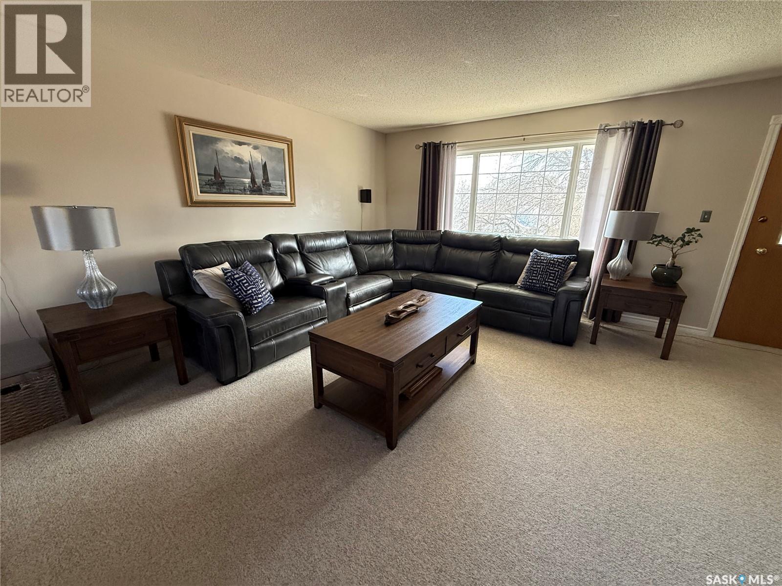 1009 First Street, Estevan, SK - Indoor Photo Showing Living Room