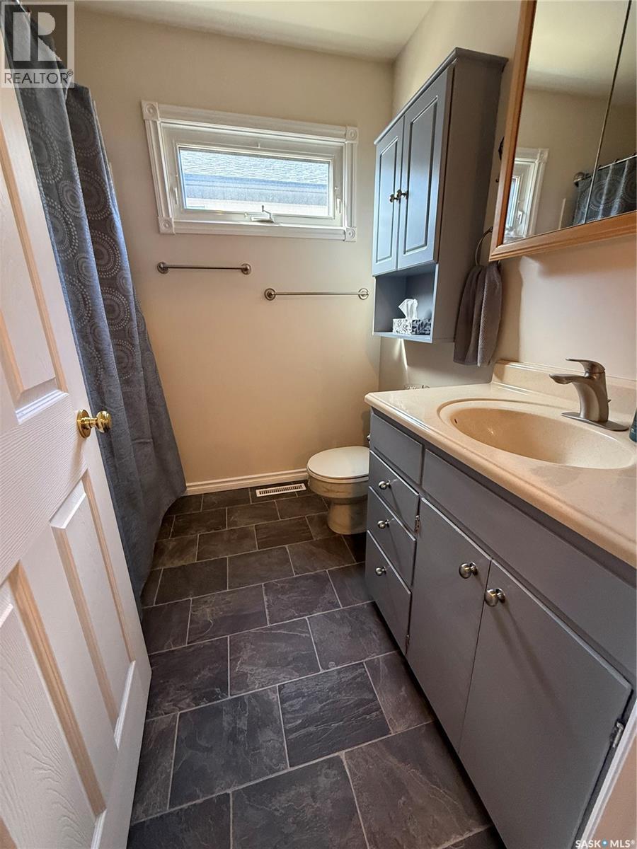 1009 First Street, Estevan, SK - Indoor Photo Showing Bathroom