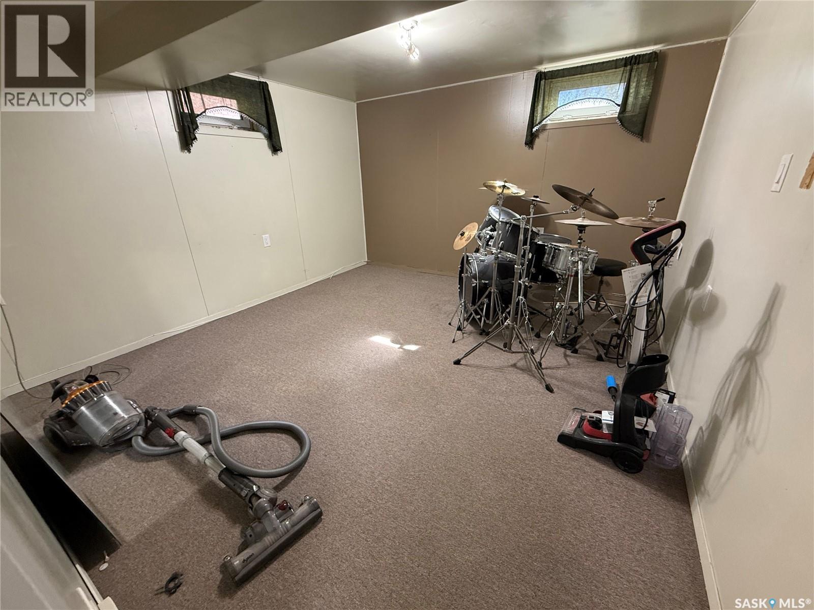 1009 First Street, Estevan, SK - Indoor Photo Showing Other Room