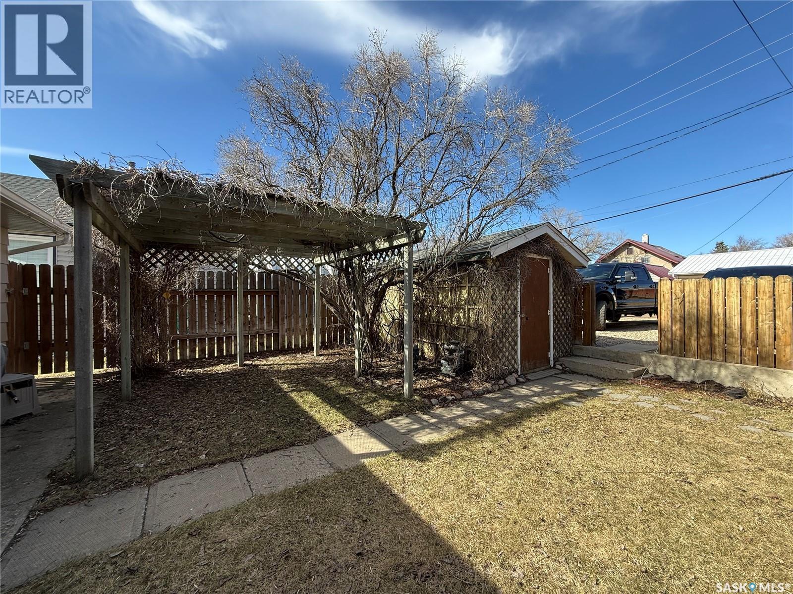 1009 First Street, Estevan, SK - Outdoor