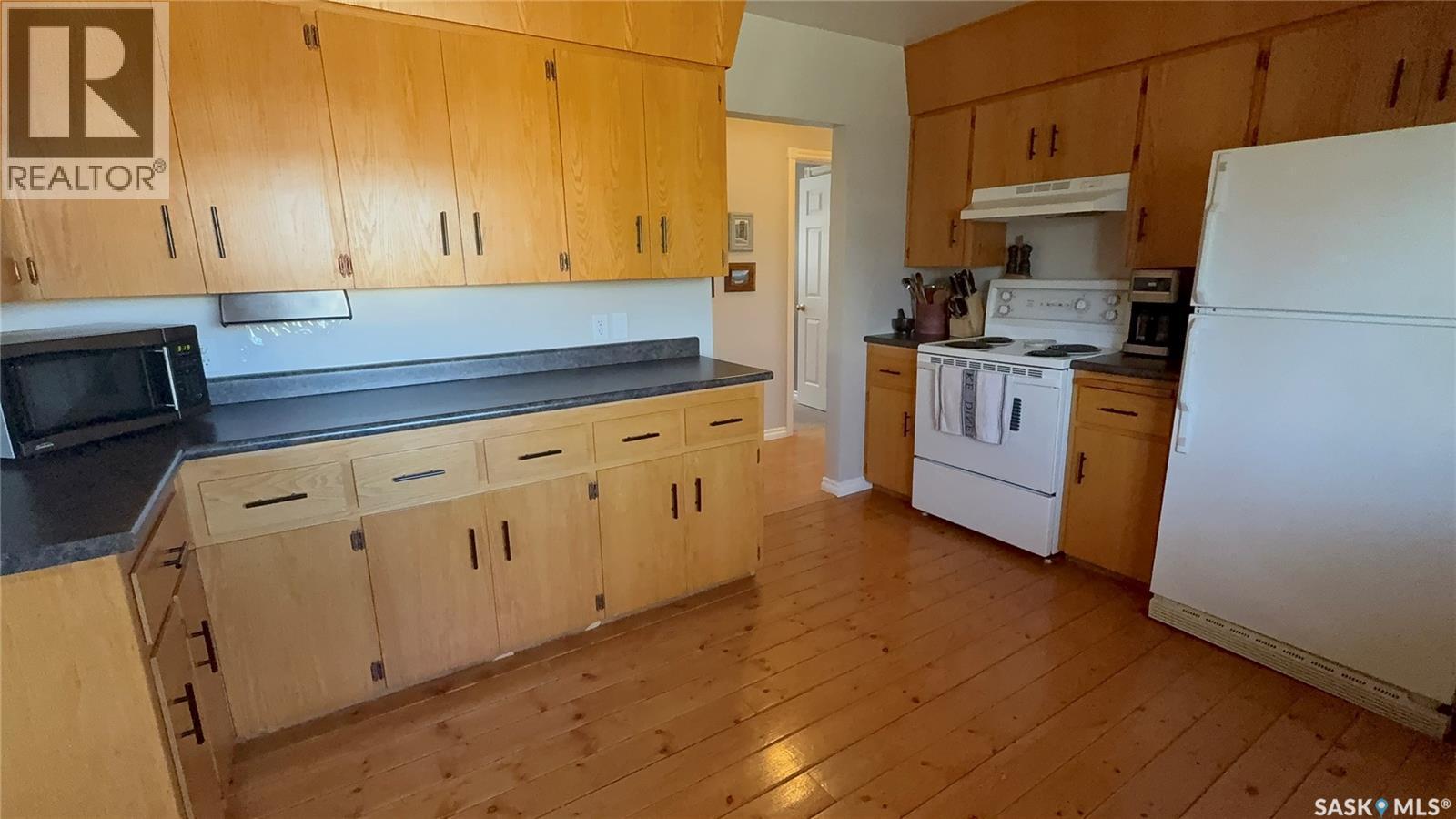 1009 First Street, Estevan, SK - Indoor Photo Showing Kitchen