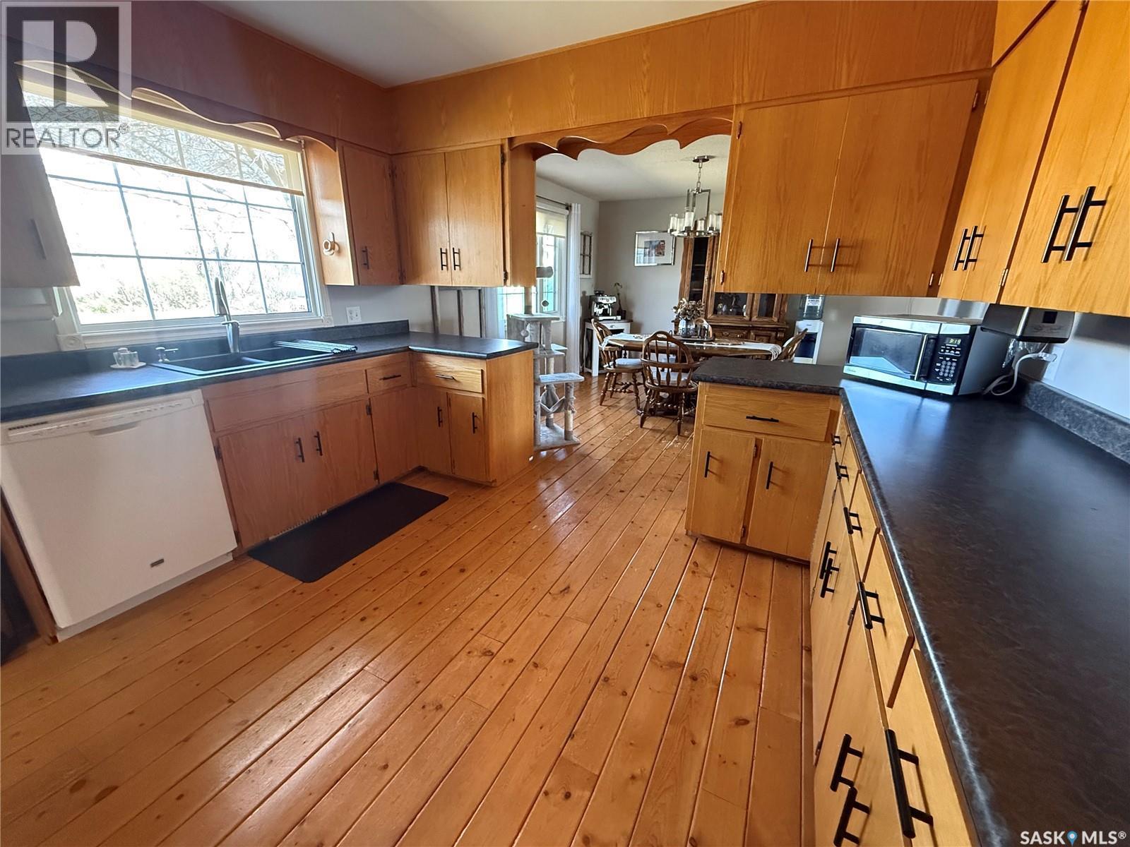1009 First Street, Estevan, SK - Indoor Photo Showing Kitchen