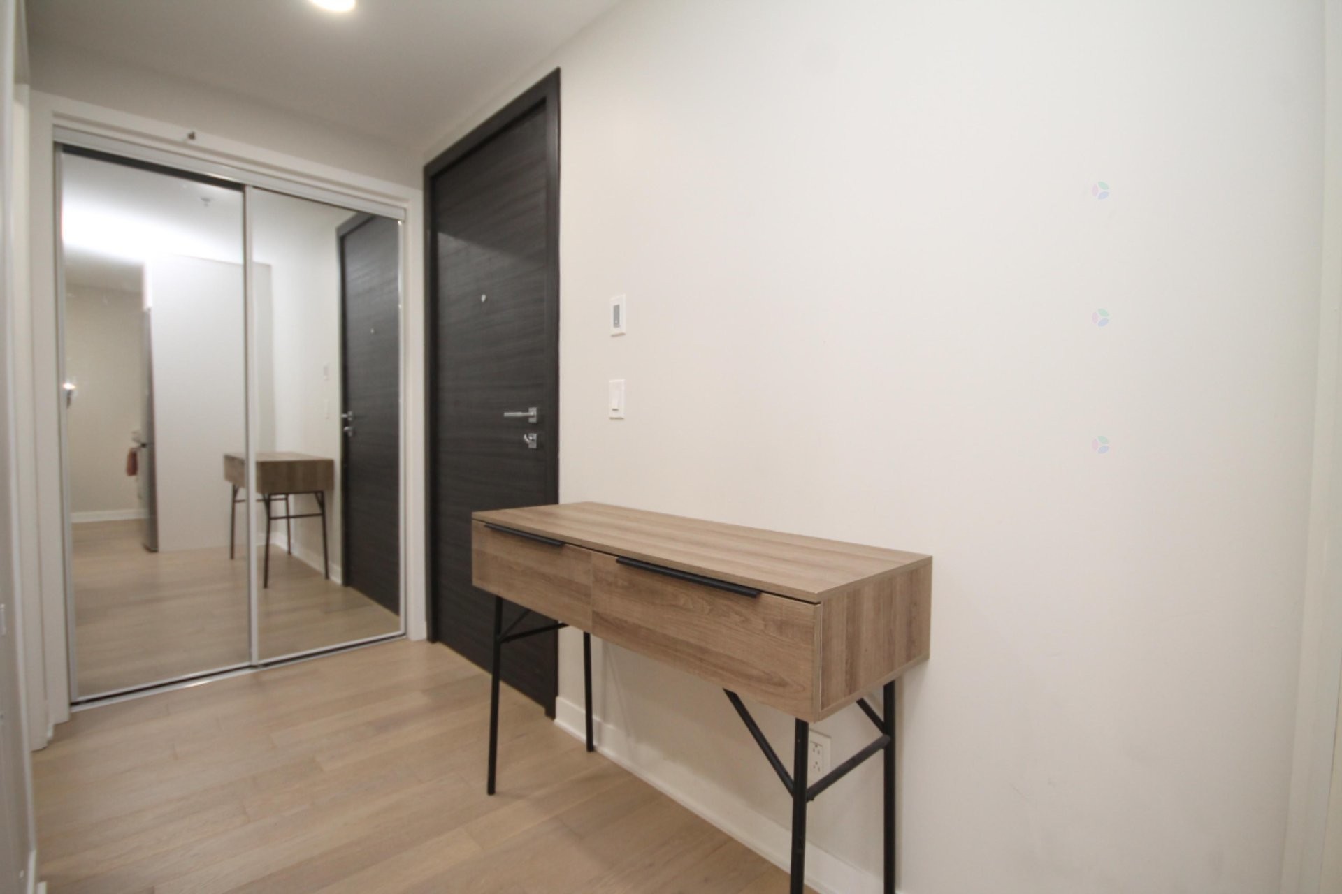 Mud Room - 505-5227 Boul. Décarie, Montréal (Côte-Des-Neiges/Notre-Dame-De-Grâce), QC