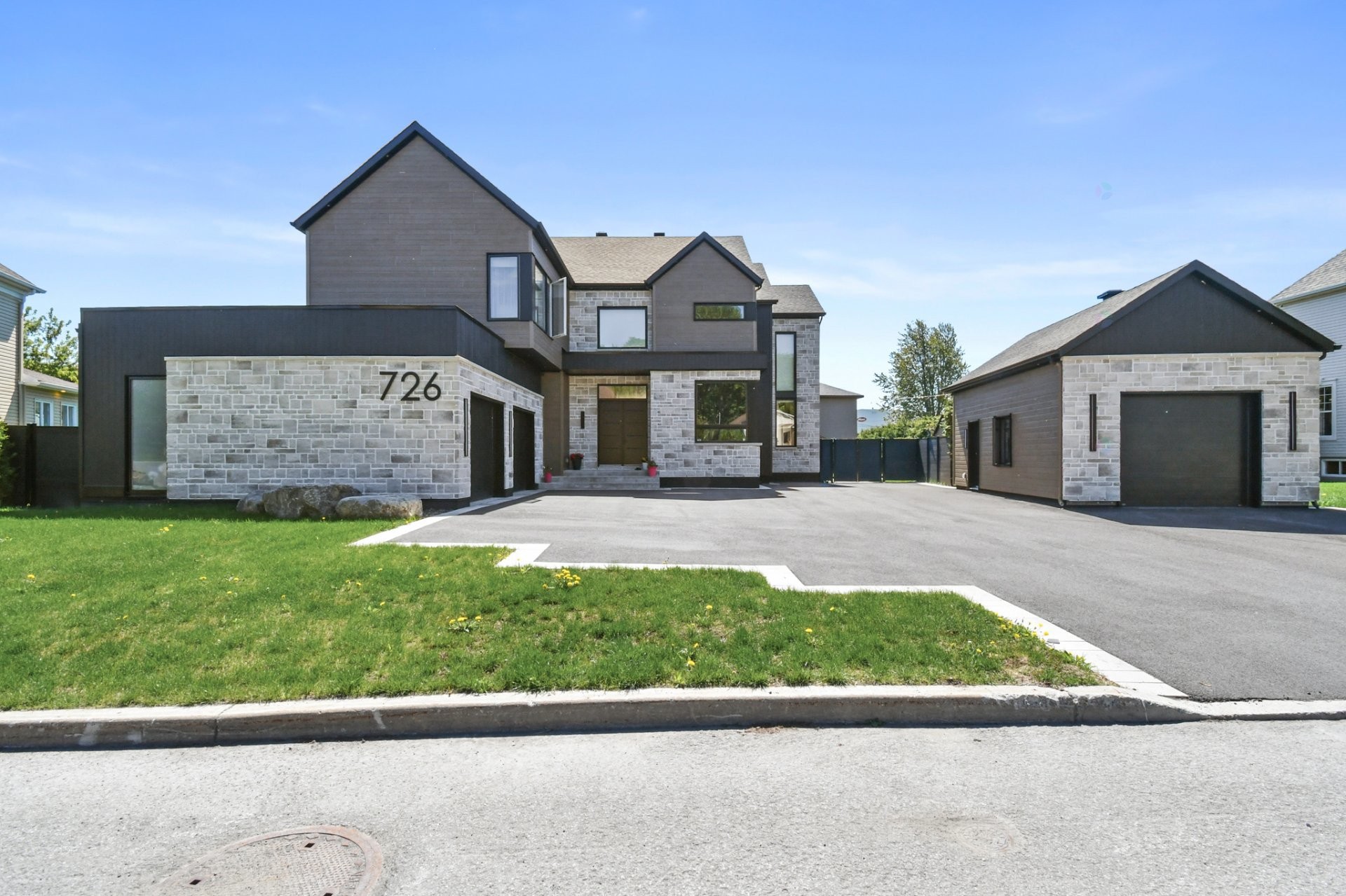 Façade - 726 Rue John-Murphy, Saint-Lin/Laurentides, QC - Outdoor